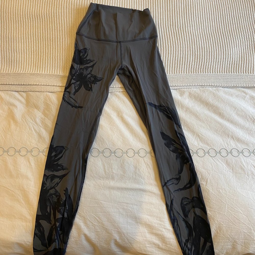 Lululemon grey patterned leggings